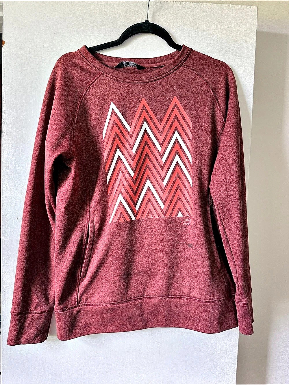 The North Face Geometric Graphic Sweatshirt in Red Size Medium